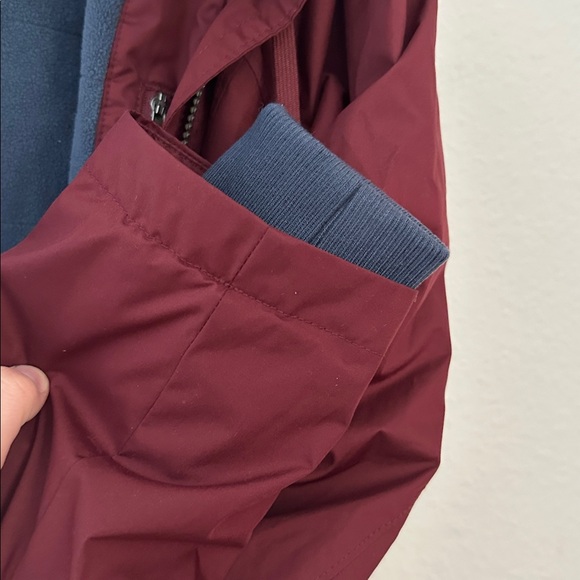Columbia waterproof Burgundy Jacket - Picture 4 of 6